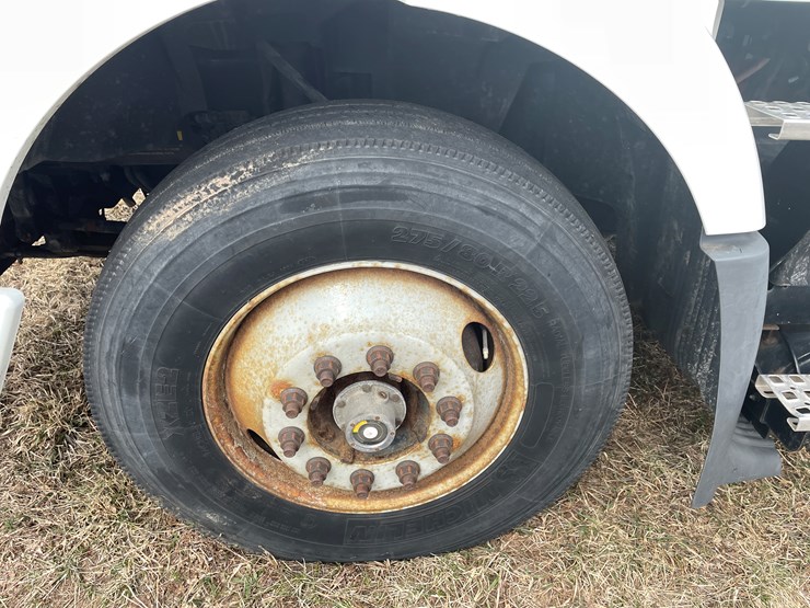 #116-•-2018-volvo-single-axle-day-cab-semi-tractor-(has-wi-title)-image-9