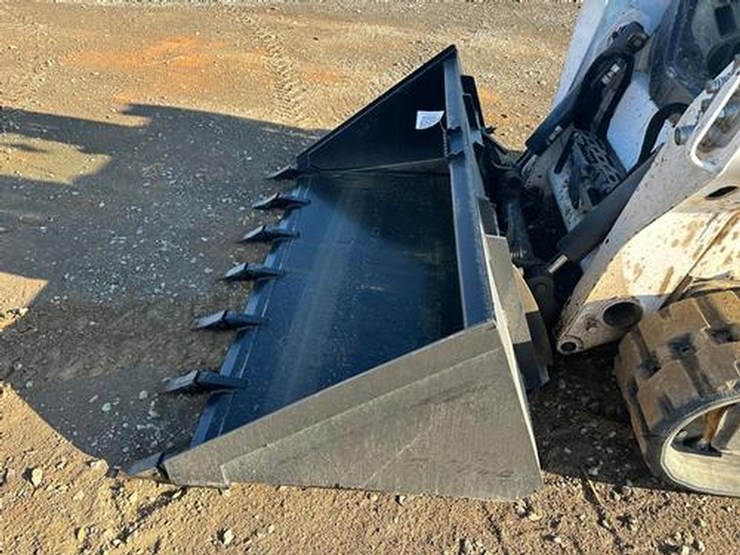 wildcat-72"-skid-steer-high-capacity-tooth-bucket-image-6