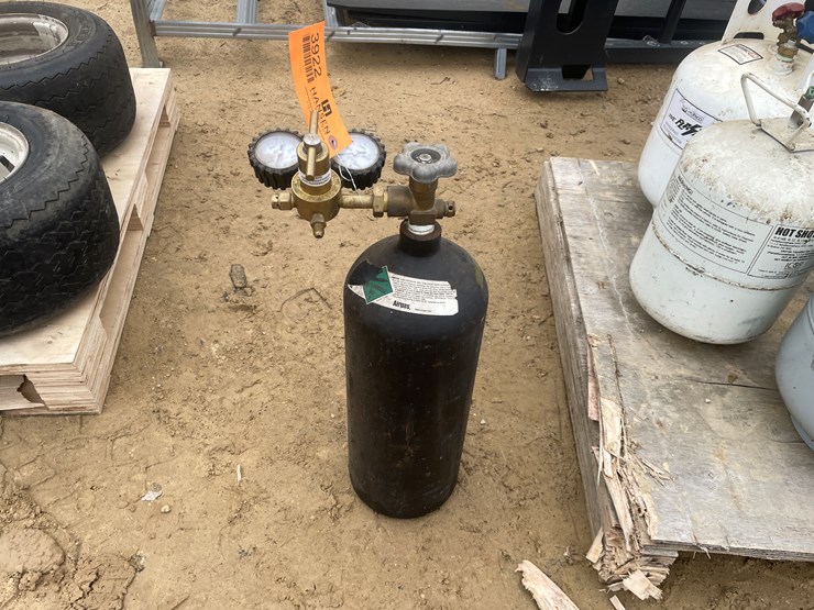 #3922-•-(7)-refrigerant-tanks-and-(1)-nitrogen/argon-tank-image-4