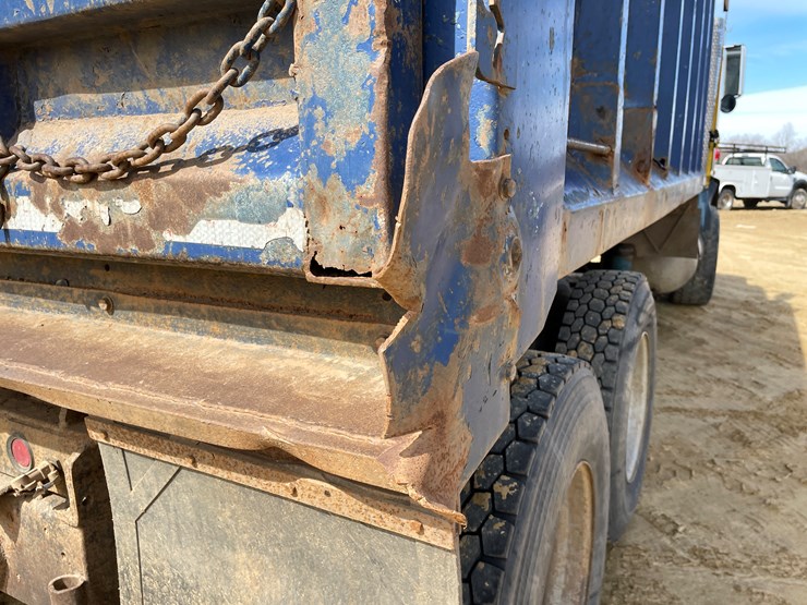 #401-•-1991-mac-rb688s-dump-truck-(has-mn-title)-image-26