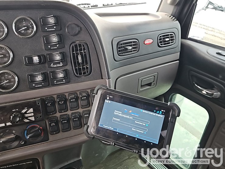 2014-peterbilt-579-image-32