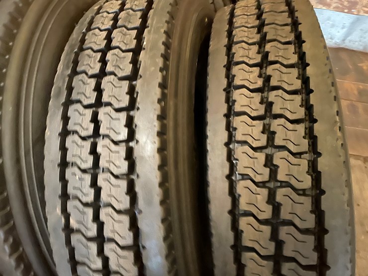 #10743-•-(4)-recapped-semi-tires-image-3