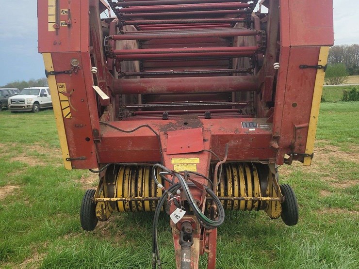 new-holland-853-image-1