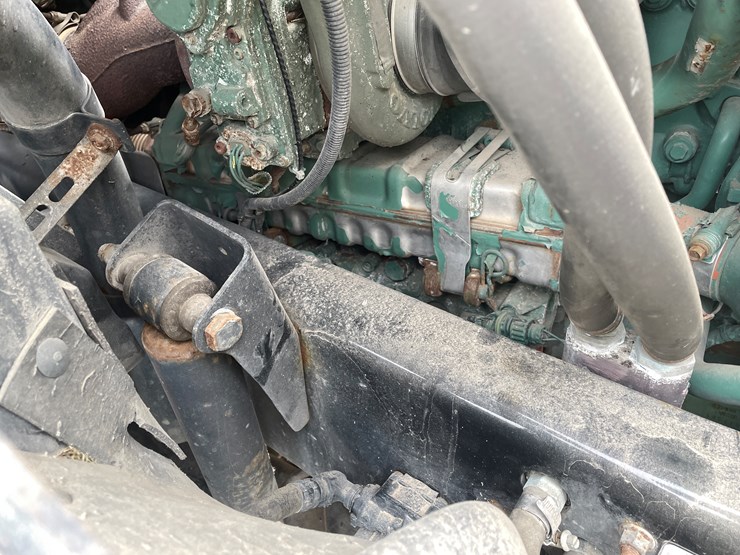 #116-•-2018-volvo-single-axle-day-cab-semi-tractor-(has-wi-title)-image-72