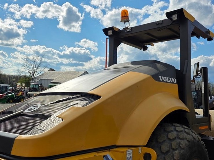 2018-volvo-sd115b-image-23