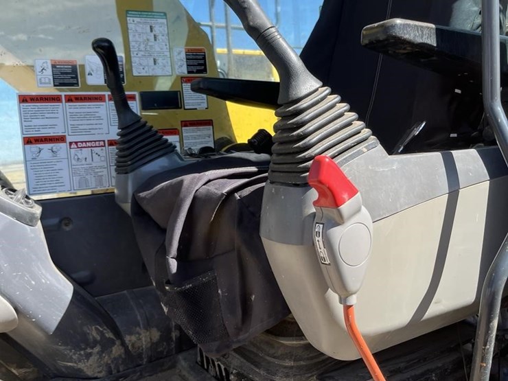 2018-komatsu-pc210-lc-11-image-47