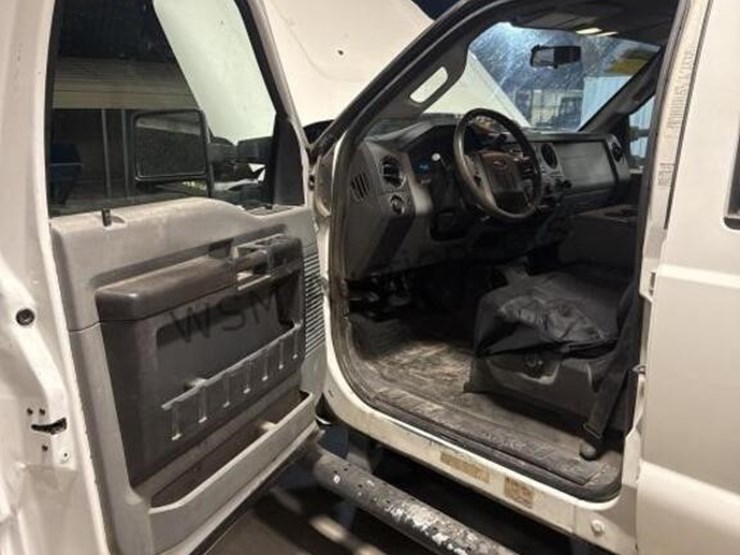 2014-ford-f550-image-27