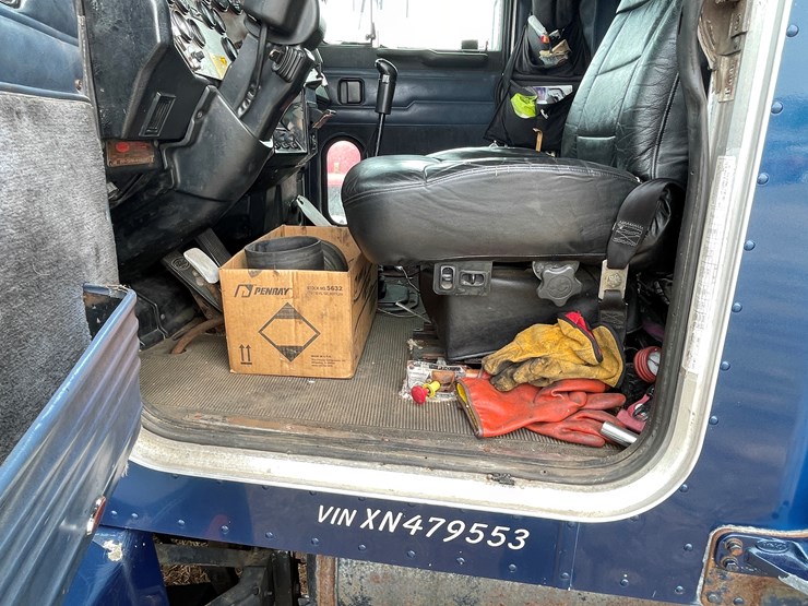 1999-peterbilt-377-image-62