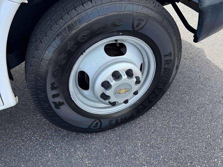 2009-chevrolet-3500-image-16