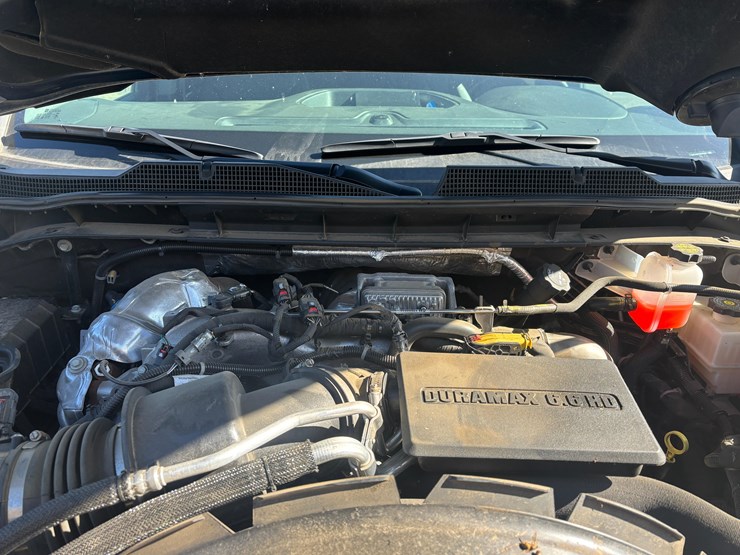 2023-chevrolet-z71-pickup-image-16