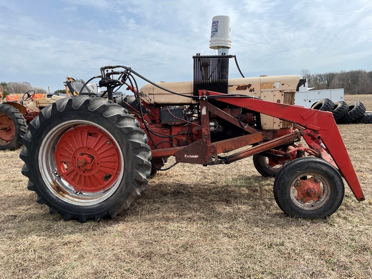 #175-•-case-830-diesel-tractor-image-4