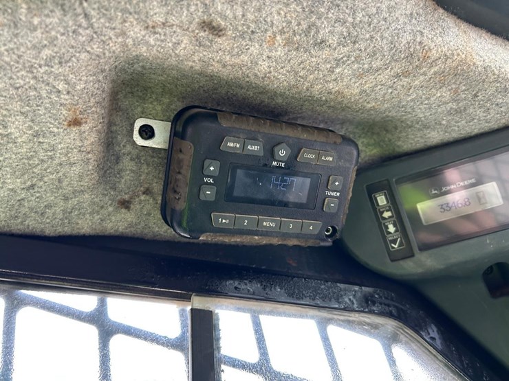 2020-deere-325g-image-24