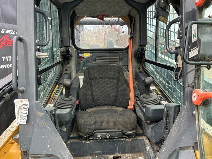 2020-deere-332g-image-18