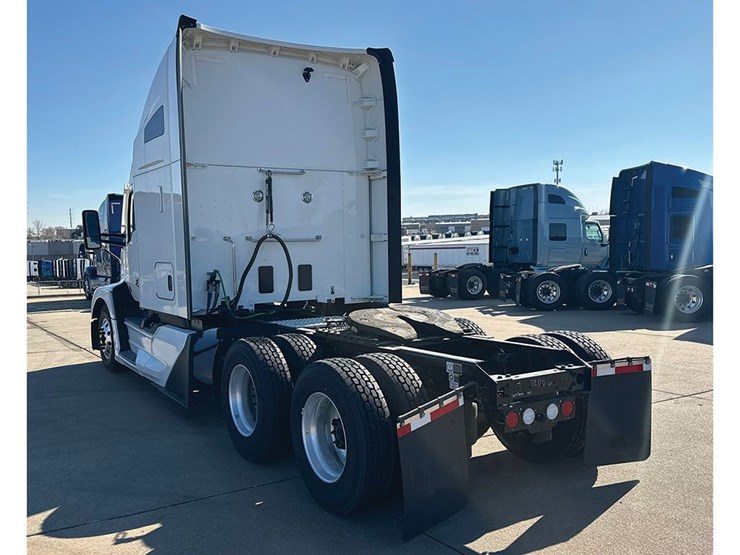 2024-kenworth-t680-image-3