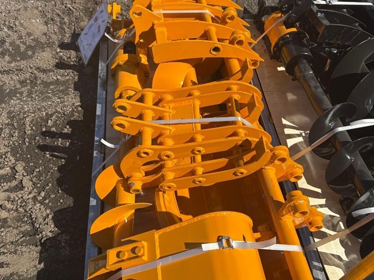 New GiYi Co Cat 301 (8) pc Attachment Set by Buddy Barton Auctioneers ...