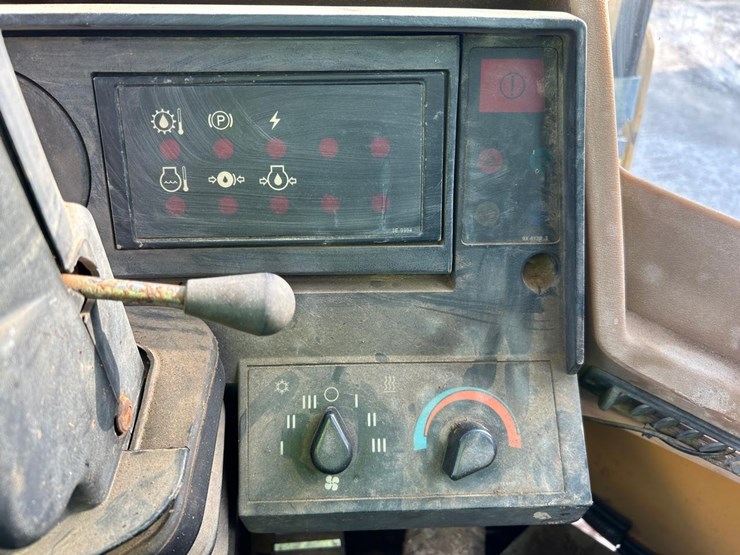 caterpillar-it28f-image-22