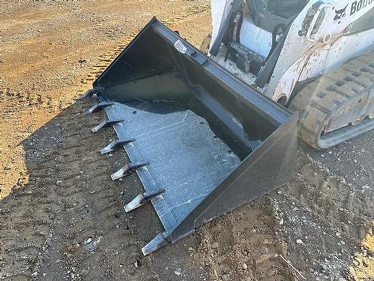 wildcat-80"-skid-steer-high-capacity-tooth-bucket-image-1