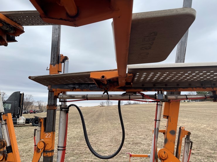 #110-•-2014-volvo-car-hauler-semi-and-trailer-(has-wi-title)-image-35