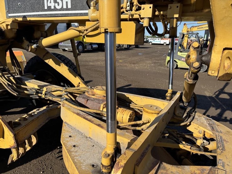 caterpillar-143h-image-11