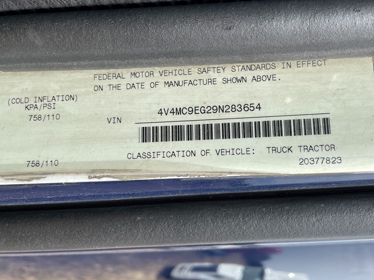 #117-•-2009-volvo-day-cab-semi-tractor-(has-wi-title)-image-78