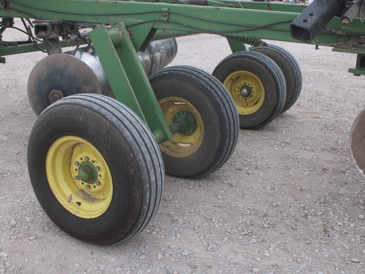 john-deere-220-image-26