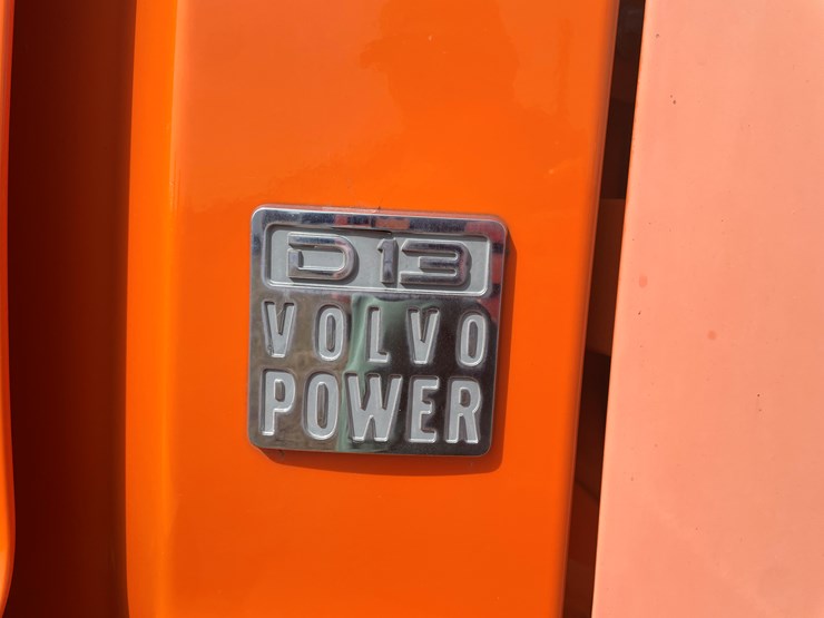 #122-•-2009-volvo-day-cab-semi-tractor-(has-wi-title)-image-55