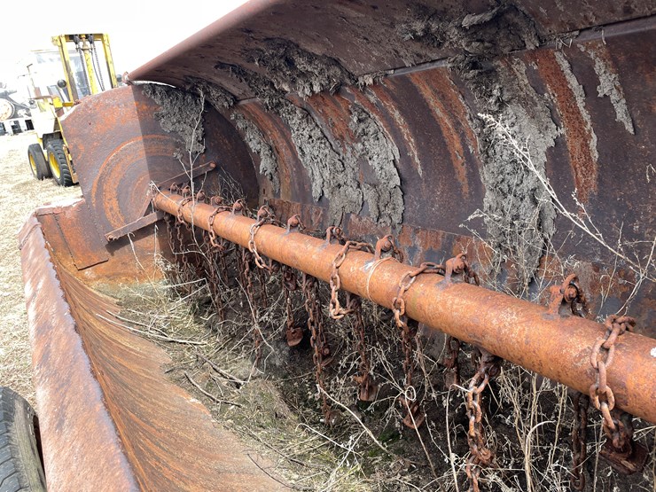 #211-•-slinger-style-manure-spreader-image-15