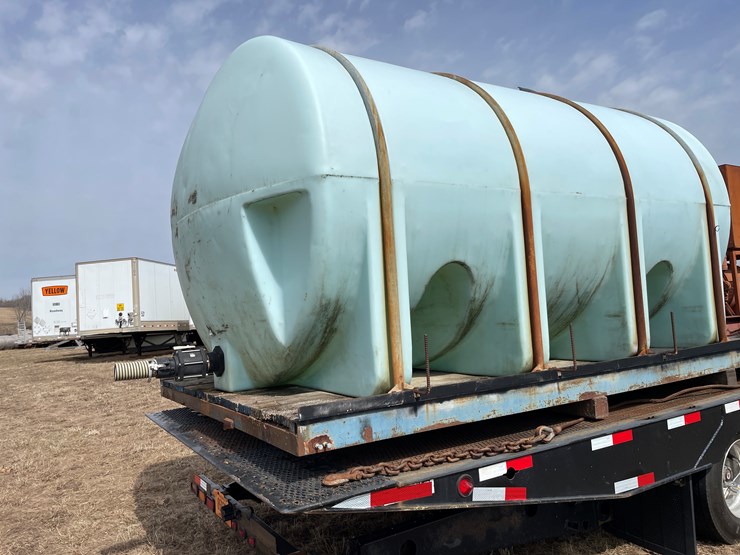 #212-•-900-gallon-poly-tank-on-heavy-duty-skid-image-1