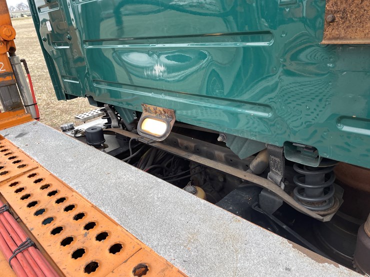 #110-•-2014-volvo-car-hauler-semi-and-trailer-(has-wi-title)-image-72