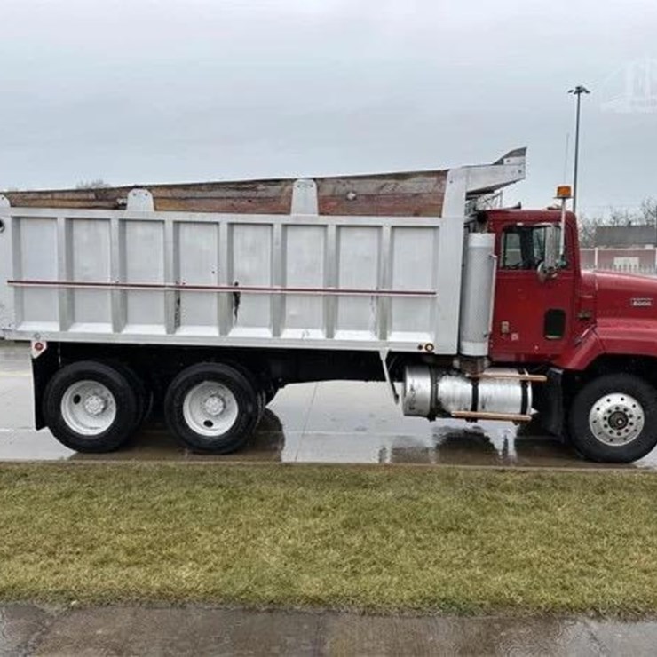 1999 INTERNATIONAL PAYSTAR 5000