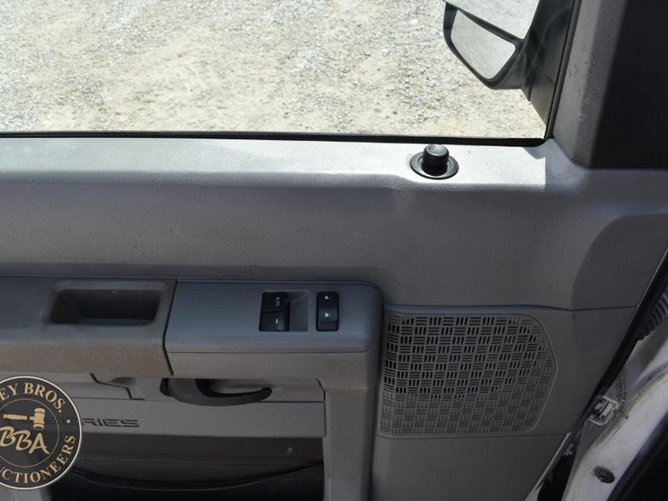 2014-ford-e250-image-17