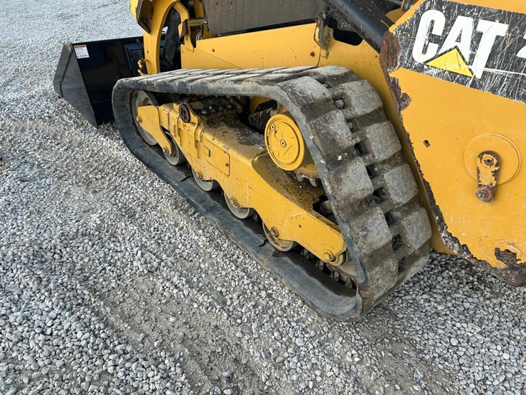 2015-caterpillar-259d-image-16