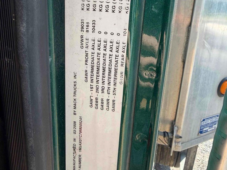 2009-mack-gu713-tri-axle-dump-image-38