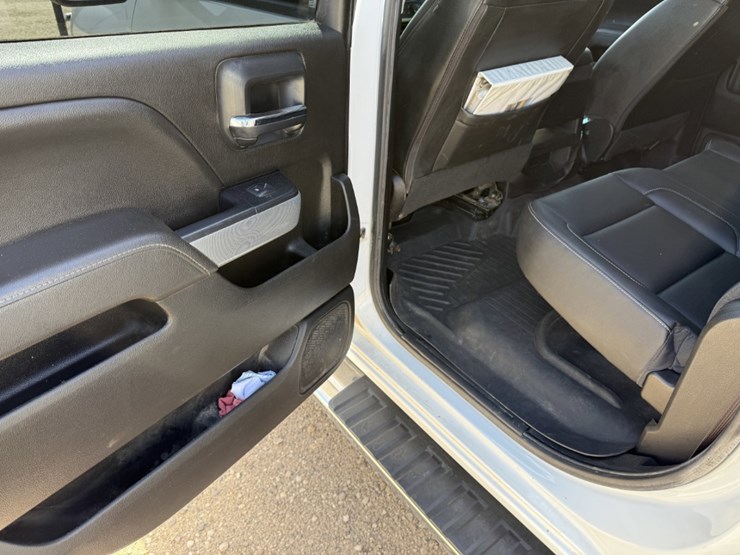 2017-chevrolet-silverado-2500hd-image-21