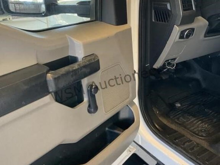 2017-ford-f550-image-23