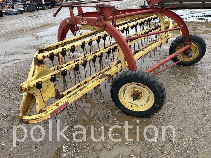 new-holland-260-image-3