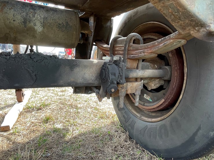 1982-fruehauf-semi-image-21