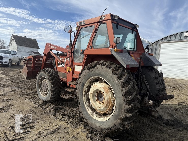 hesston-tractor-2805-image-3