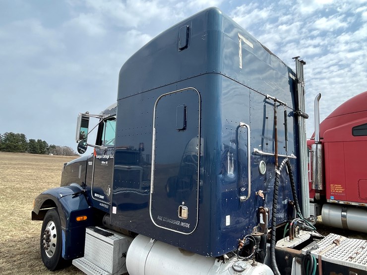 1999-peterbilt-377-image-14