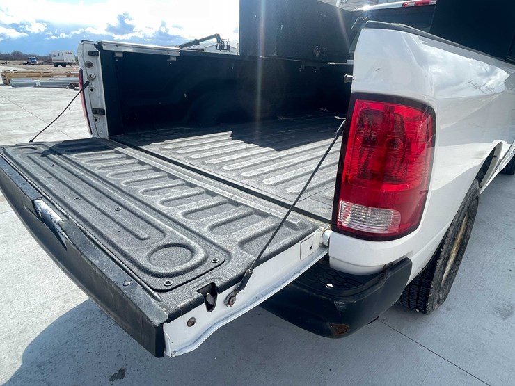 2015-dodge-1500-image-29