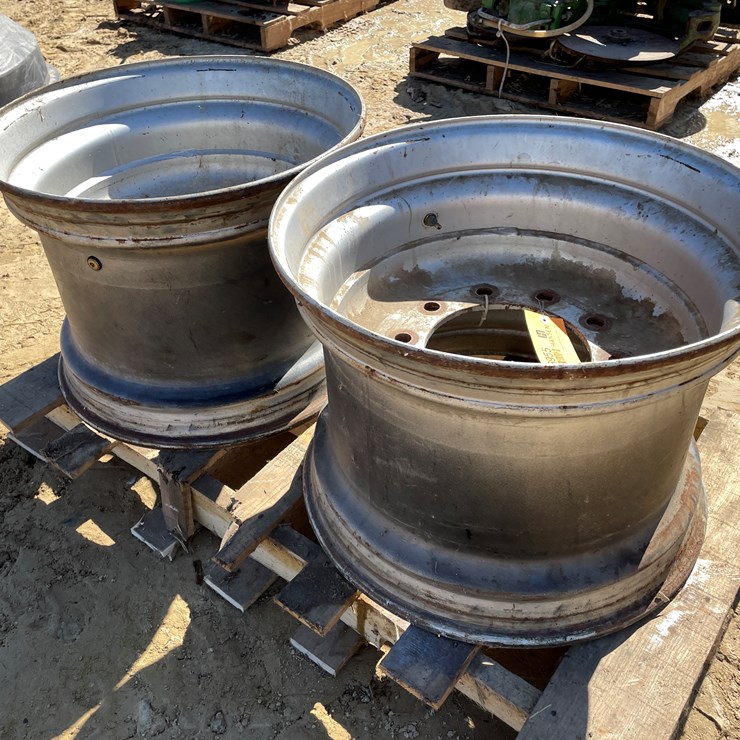 #3955 • (2) 22.5 Steel Semi Rims