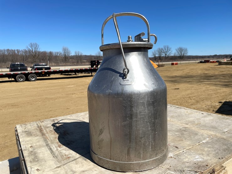 #3959-•-de-laval-milk-bucket-image-2