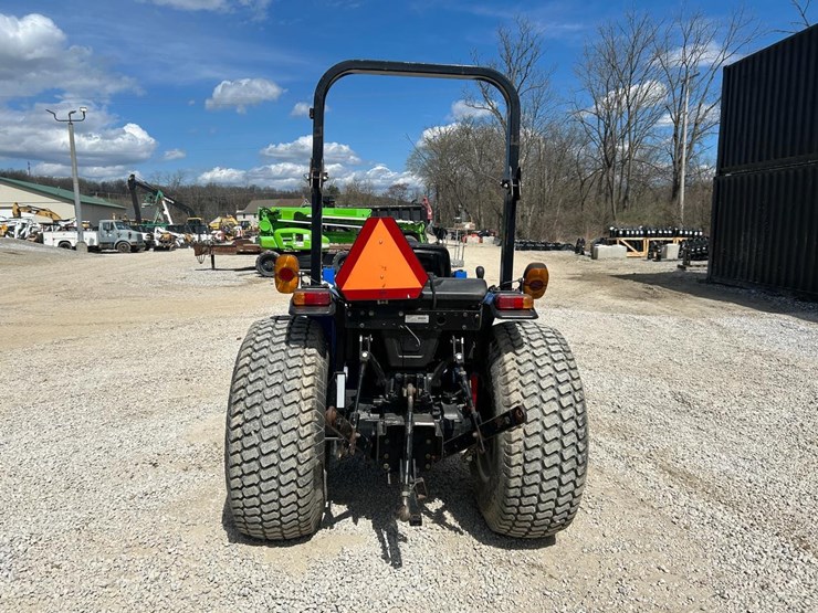 2016-new-holland-workmaster-33-image-3