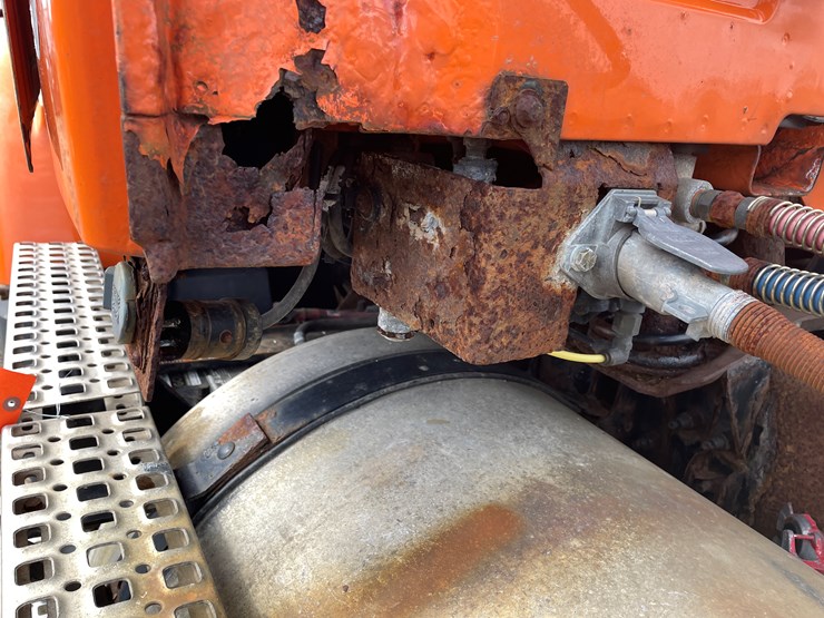 #121-•-2009-volvo-day-cab-semi-tractor-(has-wi-title)-image-55