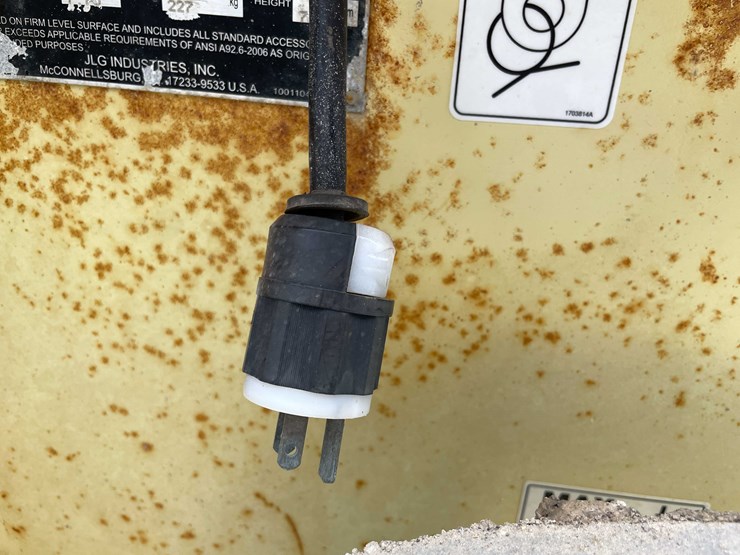 2014-jlg-2630es-image-23