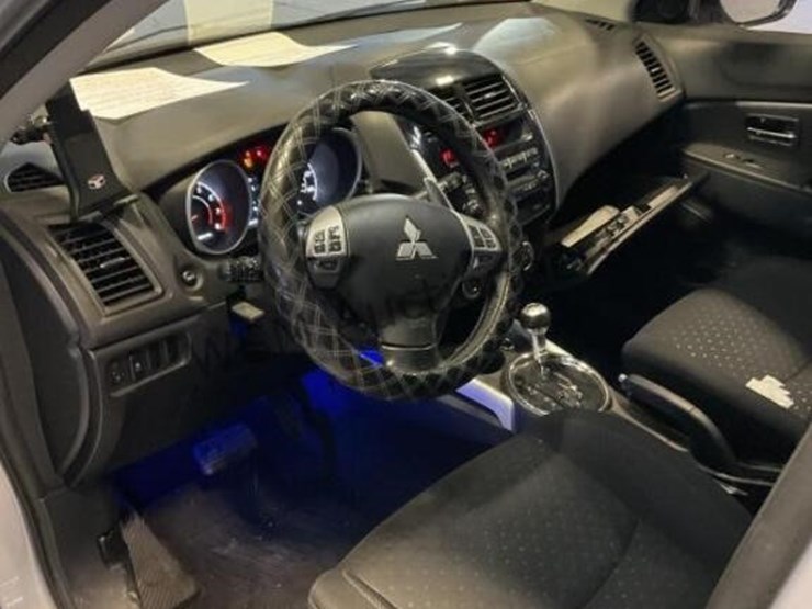 2011-mitsubishi-outlander-image-23