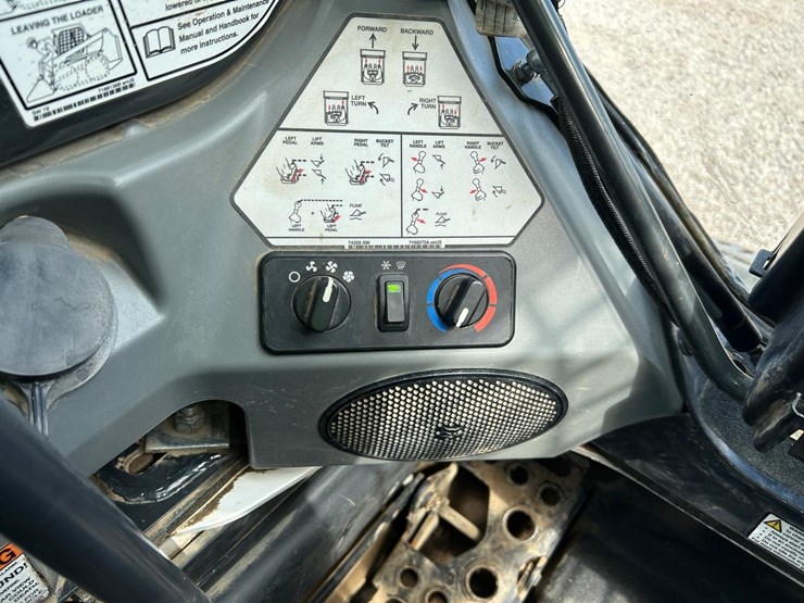 2022-bobcat-t770-image-27