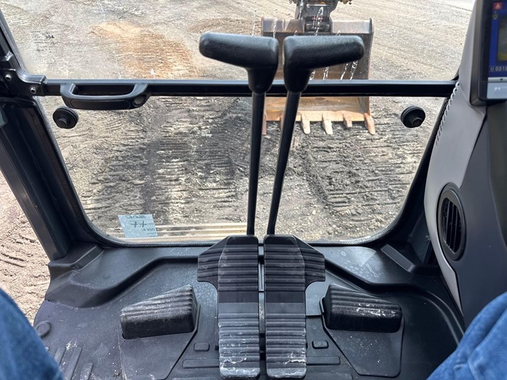 2021-komatsu-pc210-lc-11-image-34