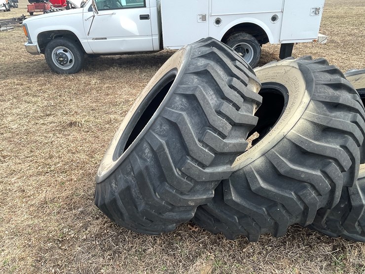 #10707-•-(4)-17.5-25-denman-loader-tires-image-10