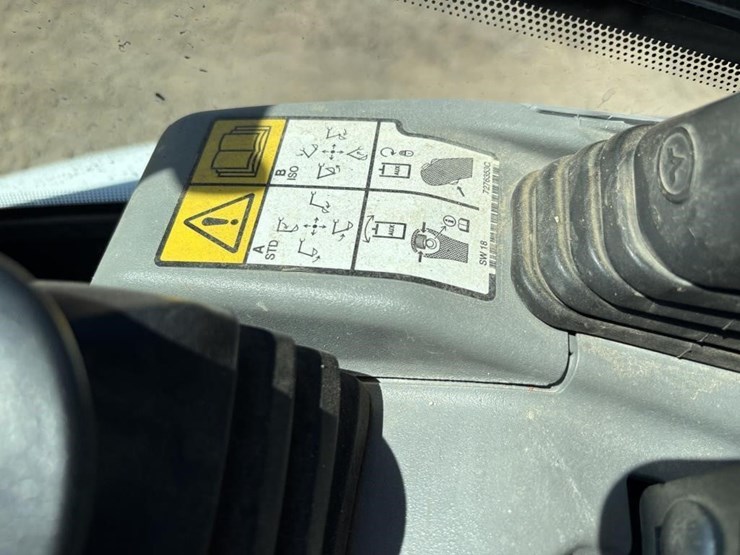 2020-bobcat-e26-image-32